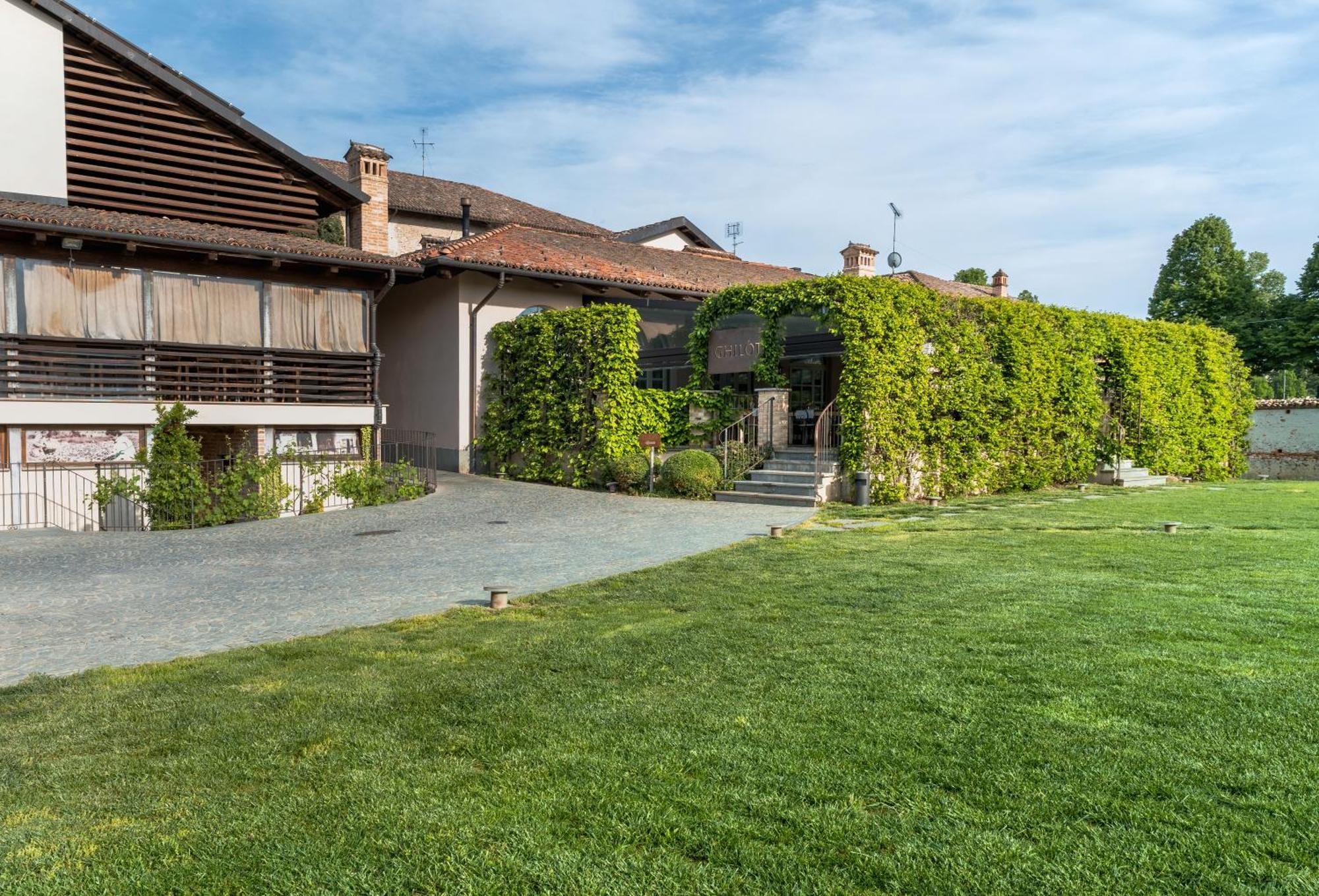 Il Giardino Di Ghilot Bed & Breakfast Cherasco Exterior photo